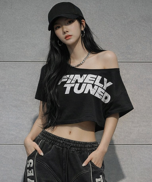 Unique1553 튠 오프숄더 크롭티~